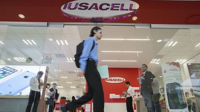 AT & T announced that it costs $ 10 billion and the completion of the purchase of Iusacell for $ 2.5 billion
