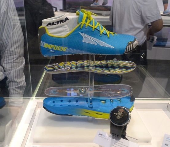 "Smart" sneakers Altra Halo help develop the right thing