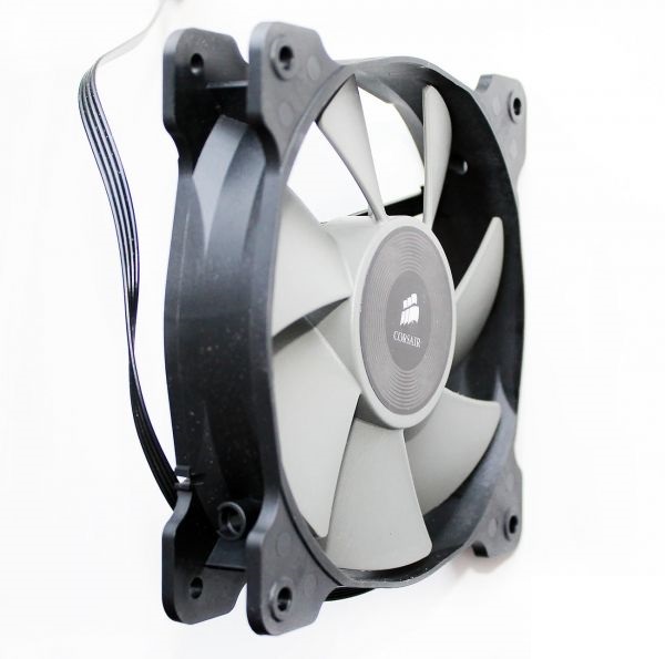 Overview Liquid Cooling System Corsair Hydro Series H105: leader in its class
