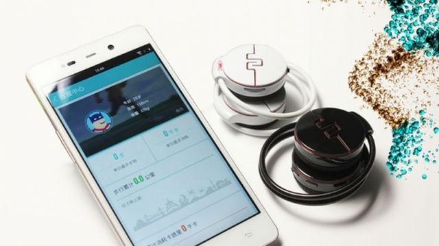 Eamey Primo3: headphones, player and fitness tracker in one package