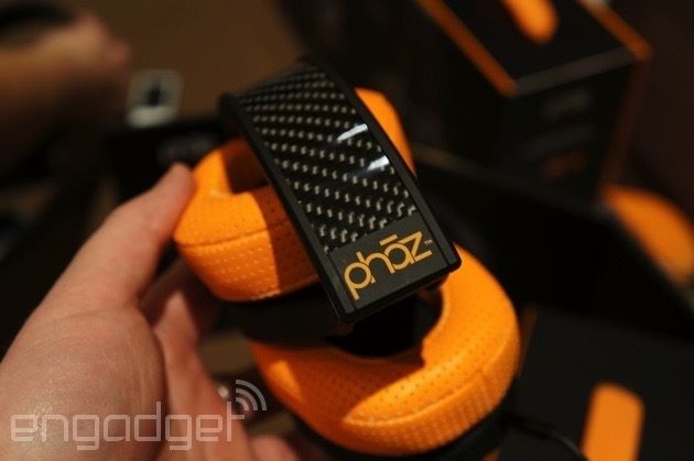 CES 2015: headphone Phaz P2 can recharge your phone or player
