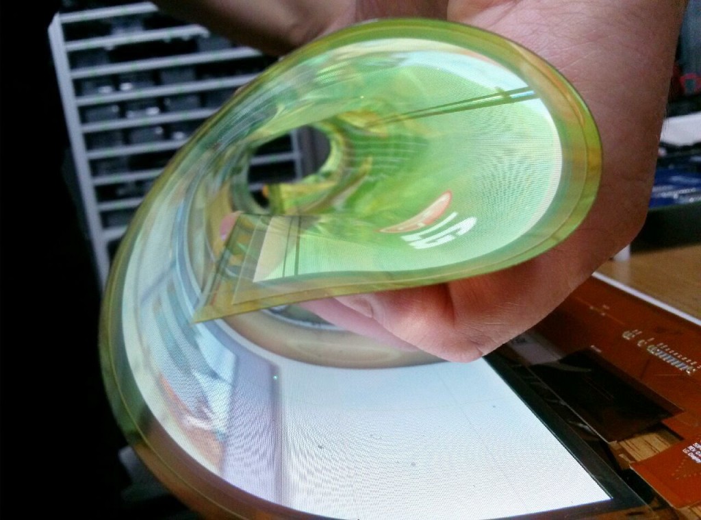 watch-lgs-flexible-display-bend-and-curl-in-this-new-video