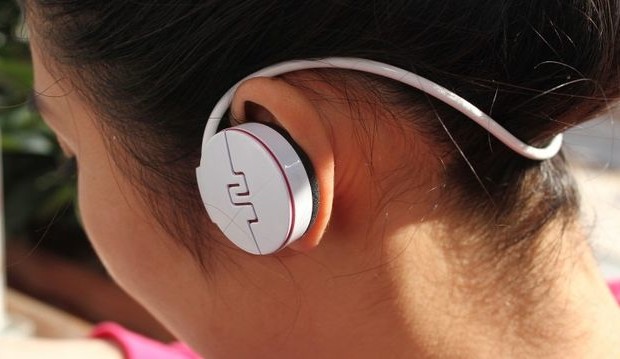 Eamey Primo3: headphones, player and fitness tracker in one package