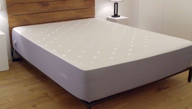 Cover on the mattress Luna transform an ordinary bed in a "smart"