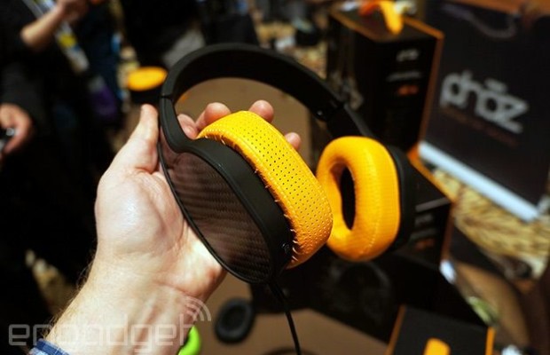 CES 2015: headphone Phaz P2 can recharge your phone or player