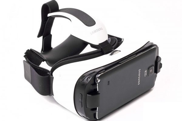 Review of Samsung GALAXY Gear VR: let's go for a walk on parallel worlds!