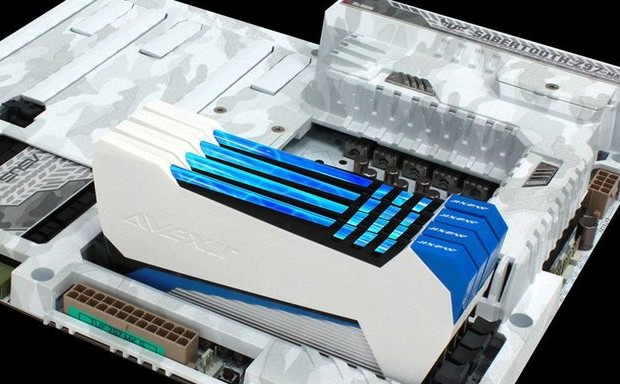 Avexir RAIDEN: the DDR3-memory with glowing "plasma tube"