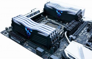 RAM Geil Super Luce is endowed with a "live" Illuminated