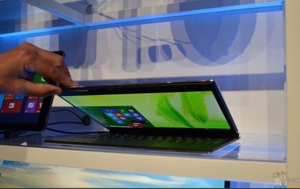 At IDF 2015, Intel showed convertible notebook Star Brook without power connectors